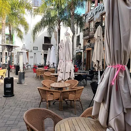 Gorgeous, Sunny With Mountain Views شقة دينايا